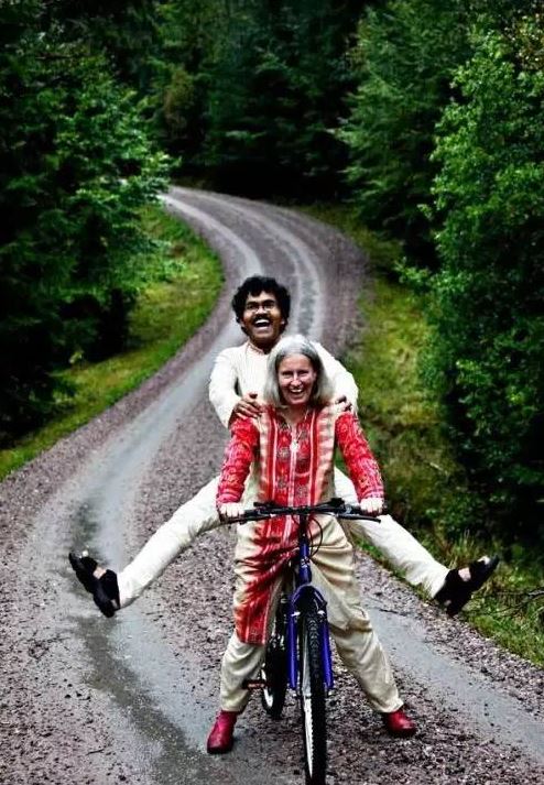 印度小夥騎腳踏車6000多公里去瑞典，只為尋找愛情，故事太感人