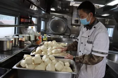 炊事員的“十二時辰”,每件事都卡“點”走 炊事員的“十二時辰”,每件事都卡“點”走