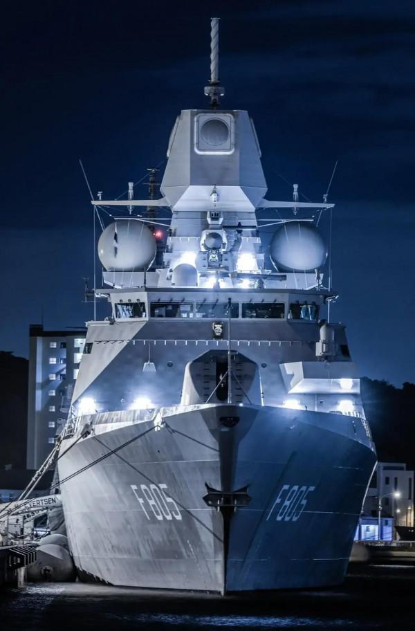 “七省”級護衛艦圖集（132圖）