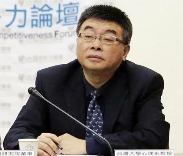 邱毅與前妻的愛與痛,三個小孩,成了邱毅思念前妻的精神依靠 邱毅與前妻的愛與痛,三個小孩,成了邱毅思念前妻的精神依靠