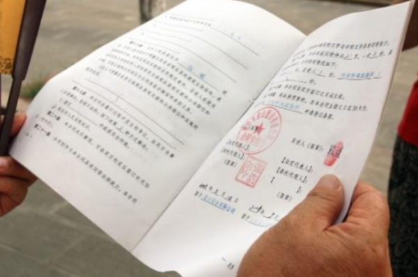 大學生畢業需謹慎,“三方協議”別隨便籤署,容易丟了應屆生身份 大學生畢業需謹慎,“三方協議”別隨便籤署,容易丟了應屆生身份