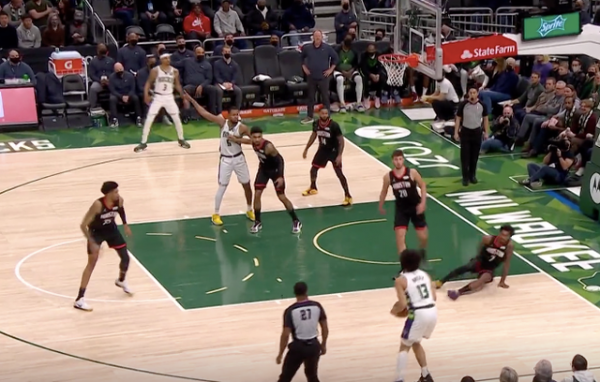 火箭內訌，格林出面輕鬆化解！伍德隔扣沃拉，幫布魯克斯出氣