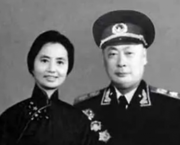 陳毅被張茜鎖門外，衝動下提離婚，周恩來找到張茜：給你提個建議