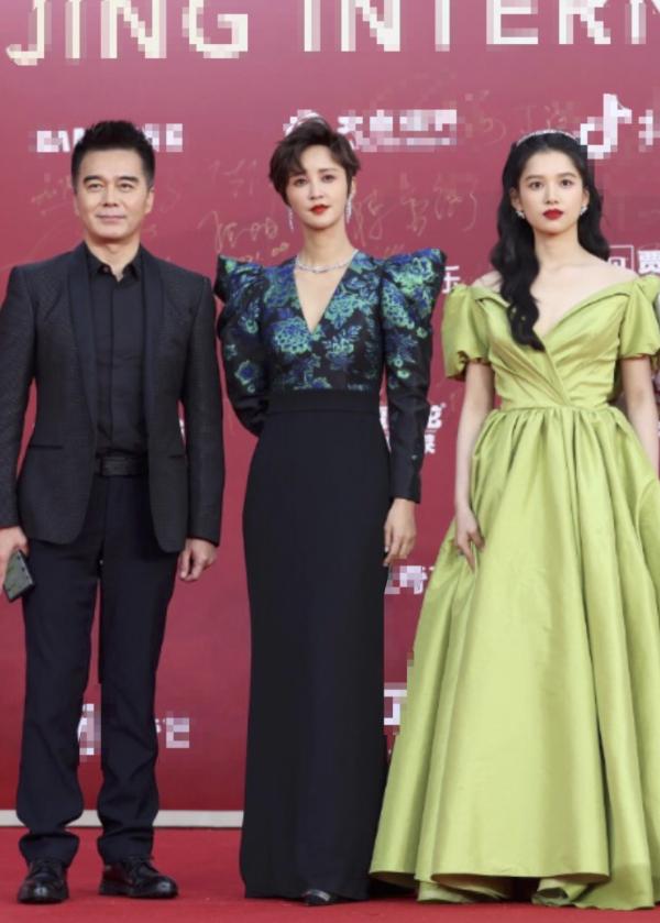 12位北影節紅毯女演員，姚晨粗腰李夢怪異，baby驚豔全場