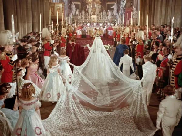 茜茜公主：被皇后事業耽誤的美妝時尚博主，身高173腰圍僅50