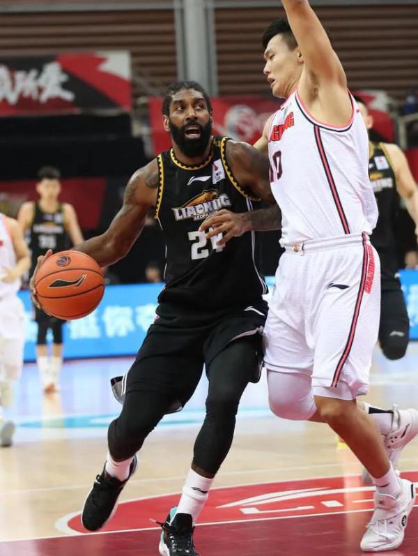 正式告別CBA！遼寧男籃功勳外援離隊，新賽季加盟歐洲球隊