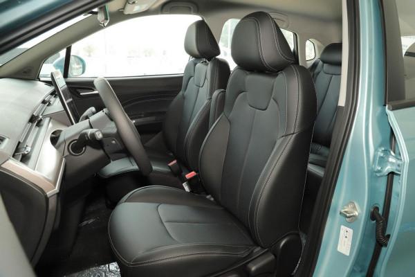 低價SUV，門檻5.99萬、最大續航401km，哪吒V適合家庭代步嗎？