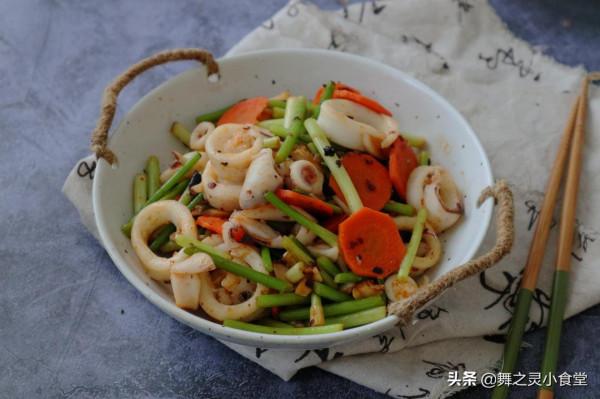 12道家宴已備好，1冷盤2湯4炒5蒸，就等你回家團聚