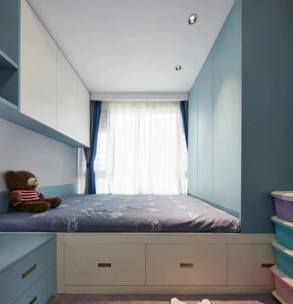 83平米現代三居室，全屋以黑白灰為主，打造出時尚有氣質的居室