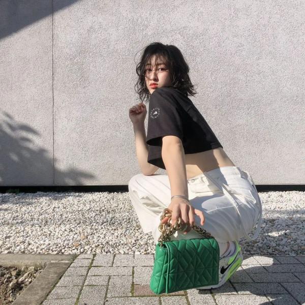 這對母女的顏值、身材和衣品都太絕了！基因實在強大&hellip;