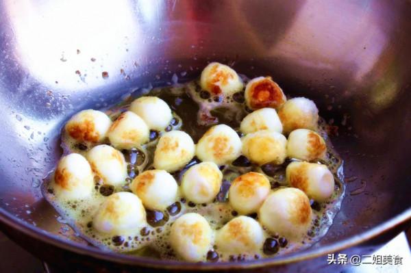 西紅柿炒鵪鶉蛋，不能直接下鍋炒！大廚教您一招，鵪鶉蛋入味鮮美