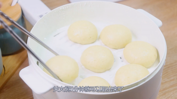 別給孩子喝牛奶了，這樣做比麵包鬆軟好吃，寶寶一口一個，猛長個