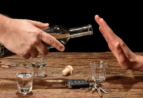 農村酒席“怪象”：悶頭吃菜的多了，大口喝酒的少了，什麼情況？