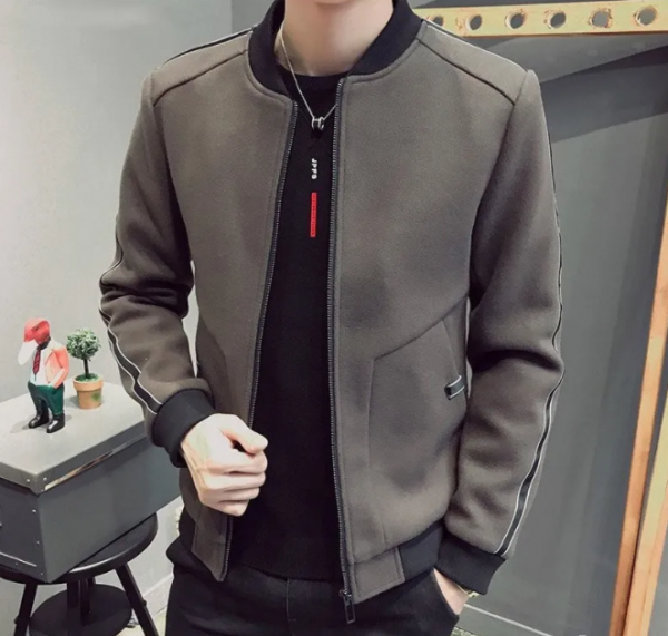 男人外套不在於多，但一定要顯檔次，看這毛呢大衣，體面有檔次