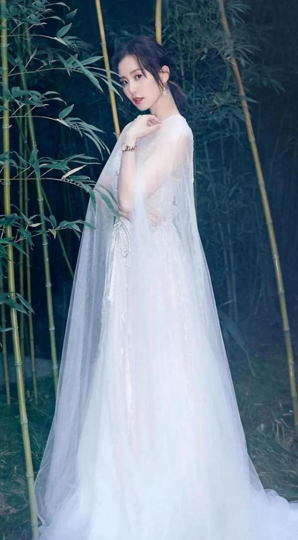 一顧傾人城，再顧傾人國 劉詩詩