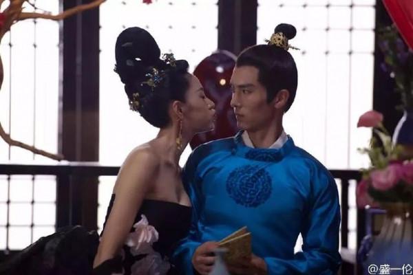 18個“曇花”明星巔峰PK，下坡路走成斷崖墜落，是倒黴還是太作？