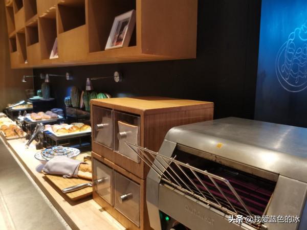 在北京入住第二家酒店自助餐廳裡的早餐