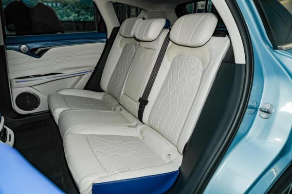 嵐圖FREE 純電城市版，軸距2960mm，電動機扭矩520N·m，適合家用