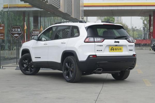 自由光 2.0T 四驅夜鷹版，中型SUV，外觀漂亮，配2.0T發動機