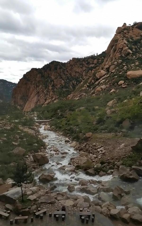 不可思議,這幾個木棍怎麼吊上去的? 不可思議,這幾個木棍怎麼吊上去的?