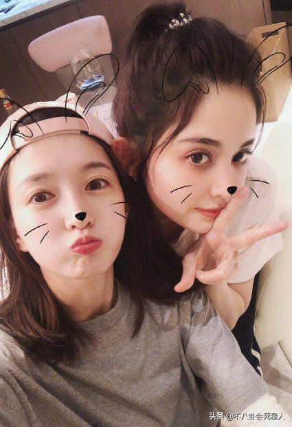 女星合照時的“小心機”,只P自己、伸手遮臉、戰術後縮 女星合照時的“小心機”,只P自己、伸手遮臉、戰術後縮