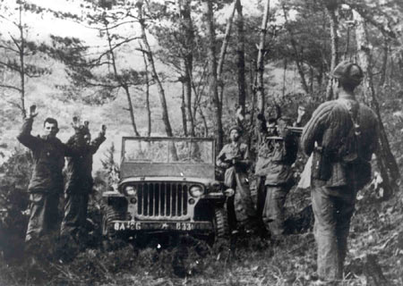 抗美援朝時，有一批隊伍曾秘密援助我國，一旦被抓就立刻開槍自殺