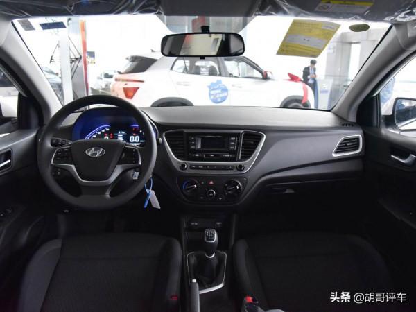 5.0L不到的油耗，實惠又省油，自動頭燈，實拍悅納