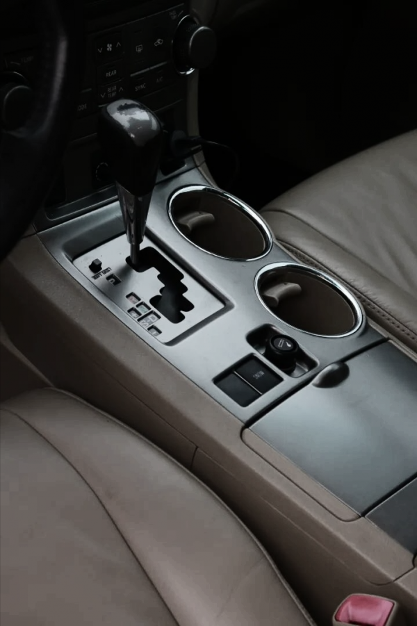 翻新09年老款豐田漢蘭達,28萬公里剛過磨合期,還能再戰20年 翻新09年老款豐田漢蘭達,28萬公里剛過磨合期,還能再戰20年