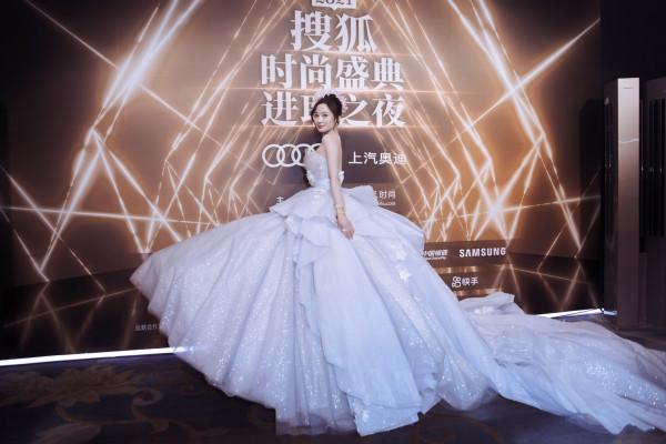 孫嘉璐冰雪流光裙閃耀紅毯,網友:艾莎公主下凡了 孫嘉璐冰雪流光裙閃耀紅毯,網友:艾莎公主下凡了