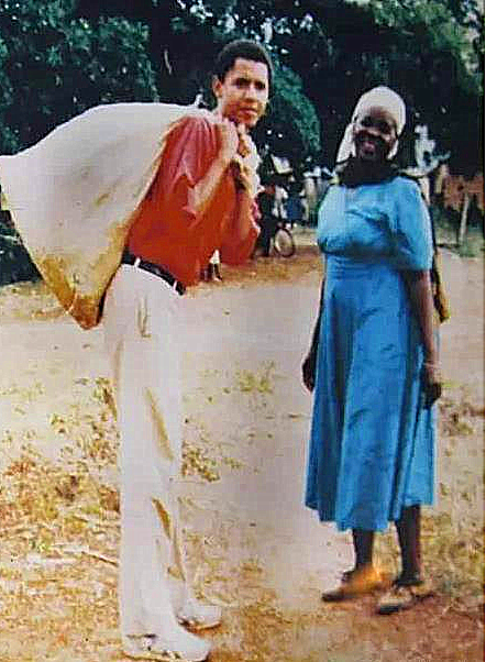 奧巴馬第一次回非洲老家:幫祖母扛大米,和兄弟坐在村頭喝酒 奧巴馬第一次回非洲老家:幫祖母扛大米,和兄弟坐在村頭喝酒