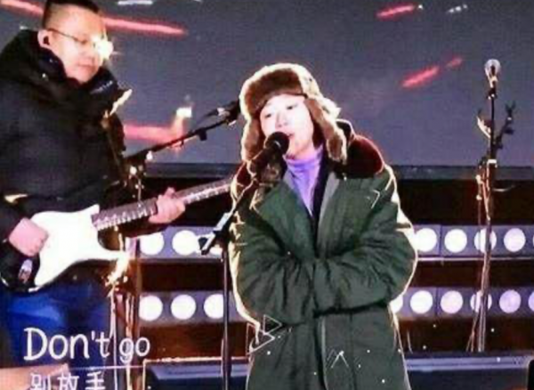 汪峰被凍到嘴裡冒白氣，竇靖童冷到咬緊牙關，吳京五官扭曲直髮抖