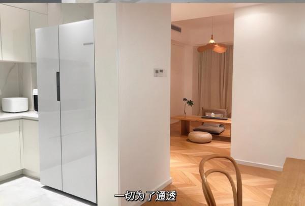 誠心建議：再買房一定買“橫廳”戶型，學她家裝成中古風，超有品