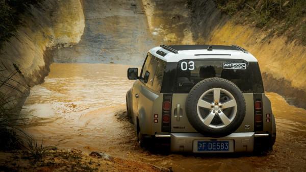 試時尚單品衛士90：路虎要棄武從文？