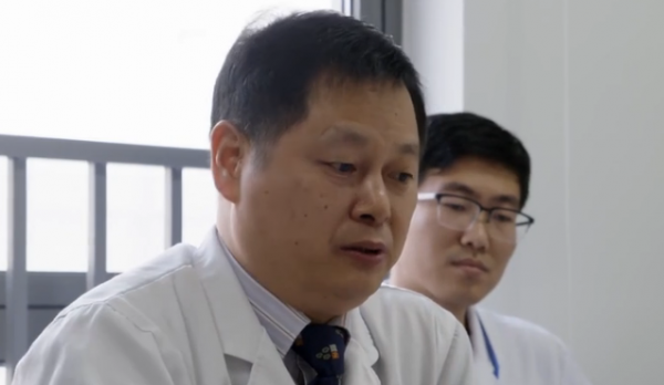 真實故事：安徽4歲男孩患惡性腫瘤，手術時被迫中止，父母痛哭