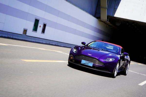 300萬買輛英倫跑車，“牛馬倫”心想：這是老哥