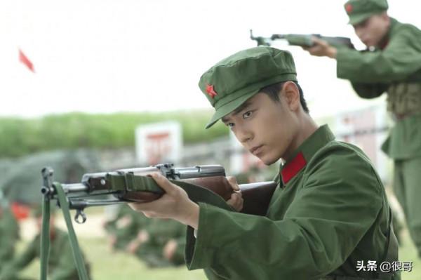 《王牌部隊》陣容強大，除了亮劍中的2位演員，還有5位軍旅專業戶