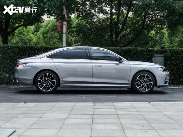 DS 9購車手冊 兩種動力 都選歌劇院版