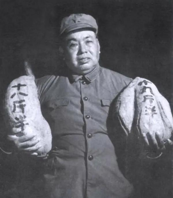 在南京,許世友請彭德懷吃飯,彭老總為何說:我們是“出家人”嘍 在南京,許世友請彭德懷吃飯,彭老總為何說:我們是“出家人”嘍