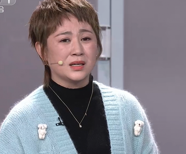 眾星春晚造型：趙麗穎連換兩套，張小斐氣質出眾，馬凡舒甜美可人