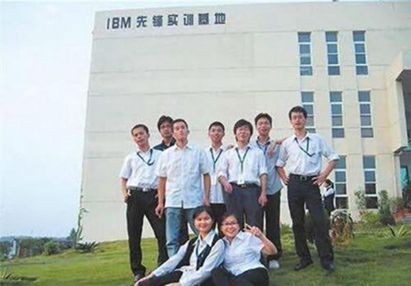 曹曉潔：高考385分無奈上技校，卻被三家跨國公司爭搶，為何？