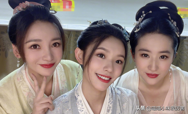 小眼睛塌鼻樑笑露牙齦,五官不端正卻依舊迷人的明星,只服這5位 小眼睛塌鼻樑笑露牙齦,五官不端正卻依舊迷人的明星,只服這5位