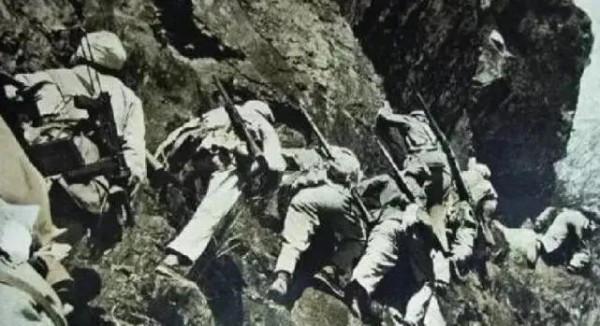 廣東省委書記陶鑄登上公交車暗訪，售票員惡劣對待，他說：開除你