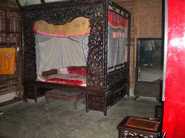 民國農村故事:女孩訂婚前從閨房失蹤,五年後在百里之外得到真相 民國農村故事:女孩訂婚前從閨房失蹤,五年後在百里之外得到真相