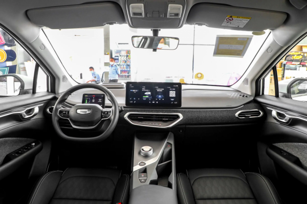 試駕幾何C，400km續航，空間足夠