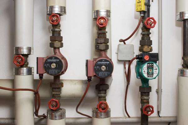 迴圈泵應該裝在供水管上,還是回水管上?位置裝錯,錢相當於白花 迴圈泵應該裝在供水管上,還是回水管上?位置裝錯,錢相當於白花