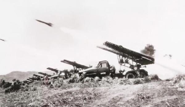 警衛連長踢開營長的門：老子不站崗了！62年後連長成了副國級