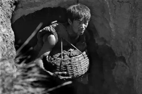 黑色黃金下的累累白骨！煤價狂漲，黑煤窯紛紛“復活”