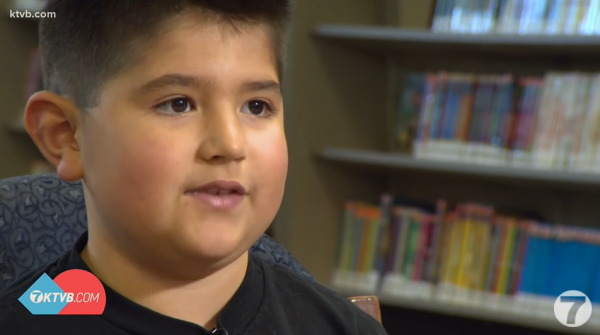 美國8歲萌娃想當作家，偷偷把自己的書塞到圖書館，竟夢想成真啦