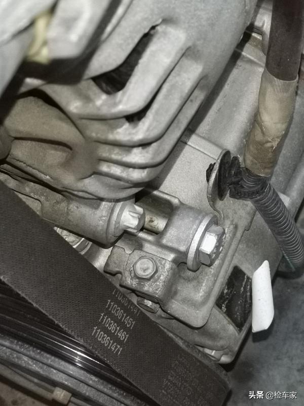 9萬塊買輛12年的法系跑車，小哥上來就砍價1萬，賣家：成交