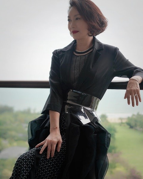 61歲的“奶奶”年紀，身材氣質如40多歲，分享惠紅英的保養方法